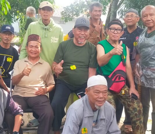 drg Dipo bersama pengurus panitia kurban