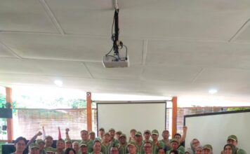Asep Mulyana, perwakilan dari DInas Pariwisata berfoto bersama Pj. PHRI dan Pengurus serta anggota IHGMA Jabar
