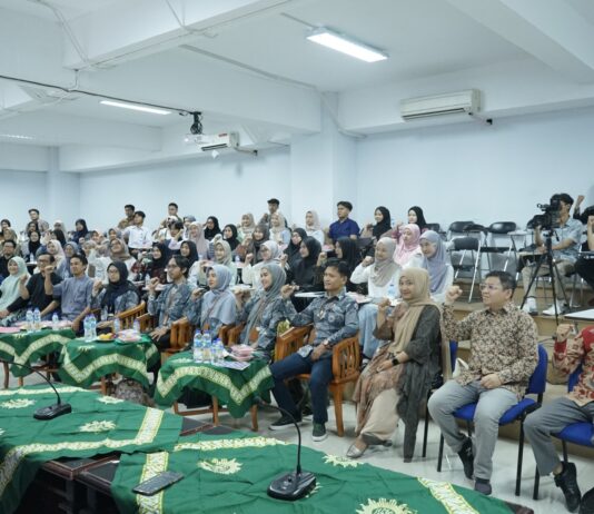 Para pendidik halal dan nara sumber yang memberikan pelatihan kehalalan di UM Bandung