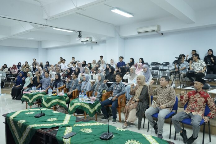 Para pendidik halal dan nara sumber yang memberikan pelatihan kehalalan di UM Bandung