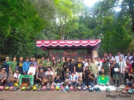 Komunitas Remote Control dan panitia Bandung Land berfoto bersama setelah kegiatan