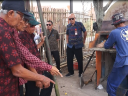 Kepala desa dari Bali berkunjung ke tempat pengolahan sampah insinerator di desa Cilampeni Kab.Bandung