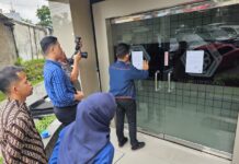 OJK melakukan penutupan BPR Kencana di beberapa tempat