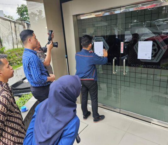 OJK melakukan penutupan BPR Kencana di beberapa tempat