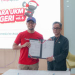 “andi djoewarsa, chief marketing officer ninja xpress, melakukan presentasi pengiriman internasional” 3