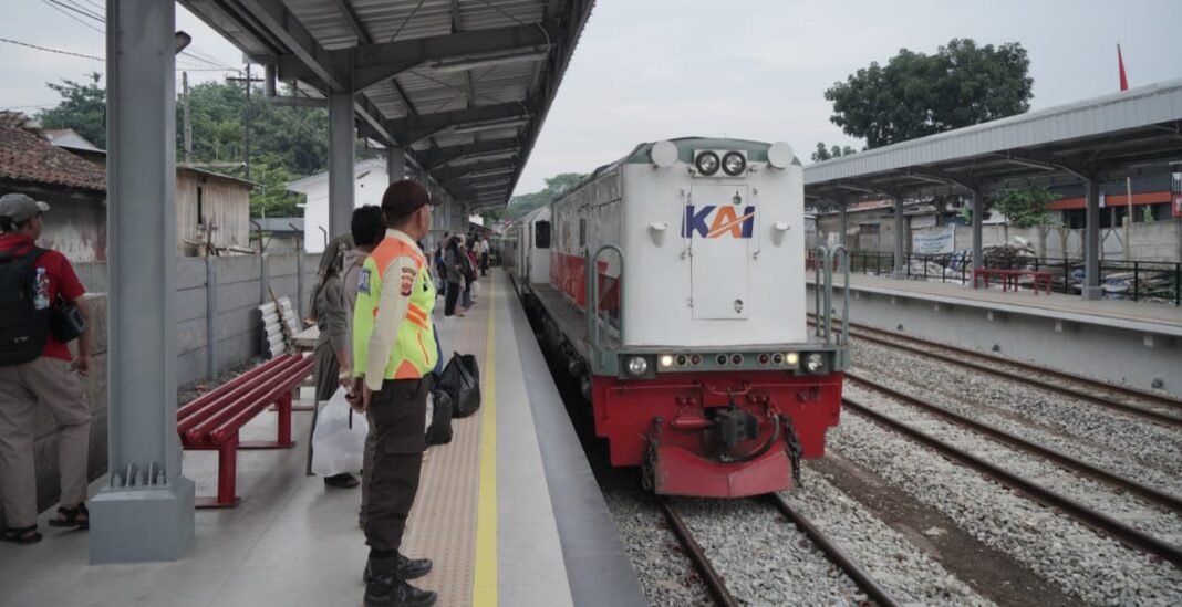 Satu rangkaian kereta memasuki sebuah stasiun. (ISTIMEWA) Satu rangkaian kereta memasuki sebuah stasiun. (ISTIMEWA)
