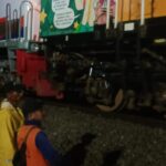 CAPTION ARTIKEL 4: Beberapa petugas masih bersiaga pada petak jalan Ciamis-Manonjaya yang menjadi titik gogosan. (Istimewa)