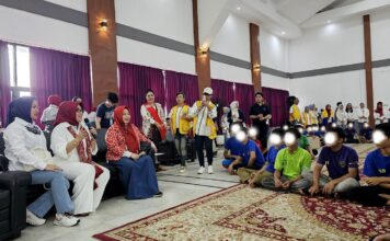 Kepala Dinas Pemberdayaan Perempuan Perlindungan Anak dan Keluarga Berencana (DP3AKB) Jawa Barat Siska Gerfianti berkumpul bersama dalam acara pertemuan LPKA