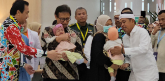 KDM tampak hadir bersama para ibu PKK dan bapak pimpinan lainnya