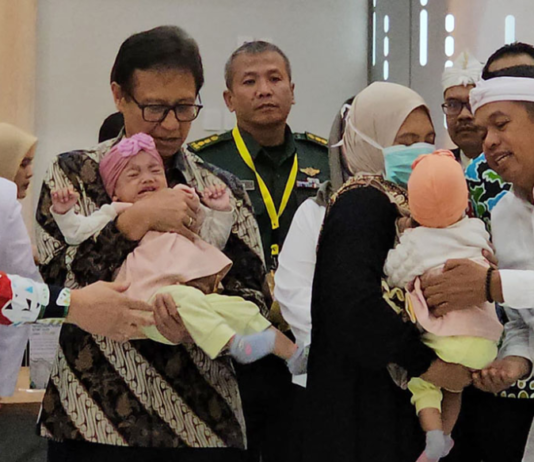 KDM tampak hadir bersama para ibu PKK dan bapak pimpinan lainnya