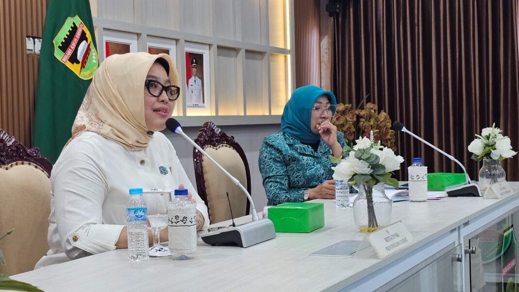 Ketua TP PKK Jawa Barat Siska Gerfianti melantik Retno Widyastuti menjadi Ketua TP PKK Kabupaten Tasikmalaya Masa Bakti 2025-2030 Ketua TP PKK Jawa Barat Siska Gerfianti melantik Retno Widyastuti menjadi Ketua TP PKK Kabupaten Tasikmalaya Masa Bakti 2025-2030