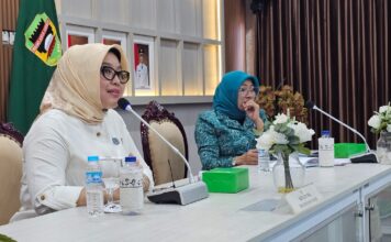 Ketua TP PKK Jawa Barat Siska Gerfianti melantik Retno Widyastuti menjadi Ketua TP PKK Kabupaten Tasikmalaya Masa Bakti 2025-2030
