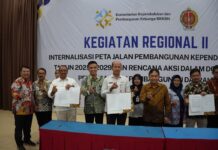 Berfoto bersama setelah acara penandatanganan
