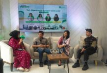 Jimmy Perangin Angin, Grup Chief of HC, GA, Litigation & CSR Erajaya Group berikan paparan bersama narsum dan host lain