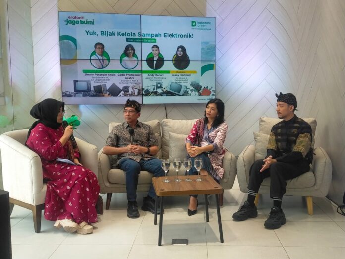Jimmy Perangin Angin, Grup Chief of HC, GA, Litigation & CSR Erajaya Group berikan paparan bersama narsum dan host lain Jimmy Perangin Angin, Grup Chief of HC, GA, Litigation & CSR Erajaya Group berikan paparan bersama narsum dan host lain