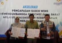 Kepala Perwakilan Kemendukbangga/BKKBN Provinsi Jawa Barat Dadi Ahmad Roswandi berfoto bersama