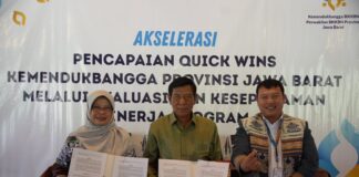 Kepala Perwakilan Kemendukbangga/BKKBN Provinsi Jawa Barat Dadi Ahmad Roswandi berfoto bersama
