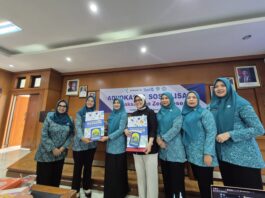 Ketua Tim Penggerak Pemberdayaan dan Kesejahteraan Keluarga (TP PKK) Provinsi Jawa Barat Siska Gerfianti berfoto bersama setelah acara usai