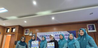 Ketua Tim Penggerak Pemberdayaan dan Kesejahteraan Keluarga (TP PKK) Provinsi Jawa Barat Siska Gerfianti berfoto bersama setelah acara usai
