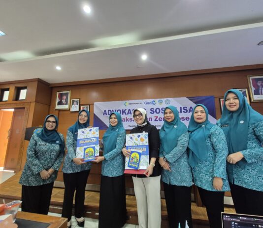 Ketua Tim Penggerak Pemberdayaan dan Kesejahteraan Keluarga (TP PKK) Provinsi Jawa Barat Siska Gerfianti berfoto bersama setelah acara usai