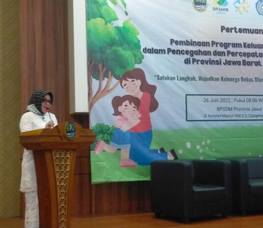 Dr.Siska Gerfianti berikan paparan perihal strategi kerja peningkatan stunting di tiap daerah di Jabar
