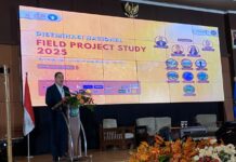 Direktur Poltekpar NHI Bandung, Dr. Masatip, MM.Par., CEE berikan sambutan pada saat perhelatan FPS di NHI