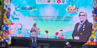 dr.Siska berikan sambutan pada saat pembukaan acara HAN di Arcamanik yang dihadiri Wagub, Erwan beserta pimpinan lainnya.