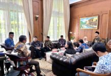 Mendengarkan arahan dan paparan dari Wamenlu, IBS menyimak bersama lembaga filantropi lainnya