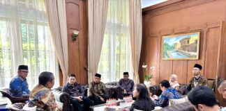 Mendengarkan arahan dan paparan dari Wamenlu, IBS menyimak bersama lembaga filantropi lainnya