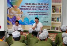 Bakti Sosial Pesantren, KEMENDUKBANGGA/BKKBN Jabar Edukasi KRS sebagai Upaya Cegah Stunting