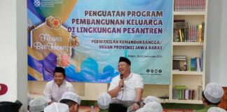 Bakti Sosial Pesantren, KEMENDUKBANGGA/BKKBN Jabar Edukasi KRS sebagai Upaya Cegah Stunting