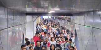 Nataru 2025-2026: Tiket Kereta Laris Manis, Volume Penjualannya Melebihi 300 Ribu Lembar,