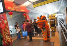 Long Weekend Imlek 2026: Naga Muncul di Stasiun Bandung, Sontak Puluhan Ribu Penumpang Kereta Terhibur, Kok Bisa?