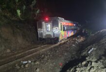 KAI: Evakuasi Tuntas, Kereta Bisa Kembali Melintasi Petak Maswati-Sasaksaat yang Tertimbun Longsor, Tapi…