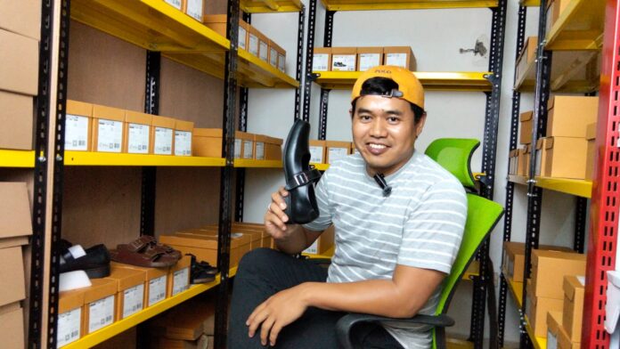 Sepatu Loba hadir membawa semangat produk lokal berkualitas dengan desain modern dan material pilihan untuk pasar Indonesia.